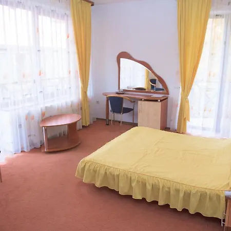 Condor 4*